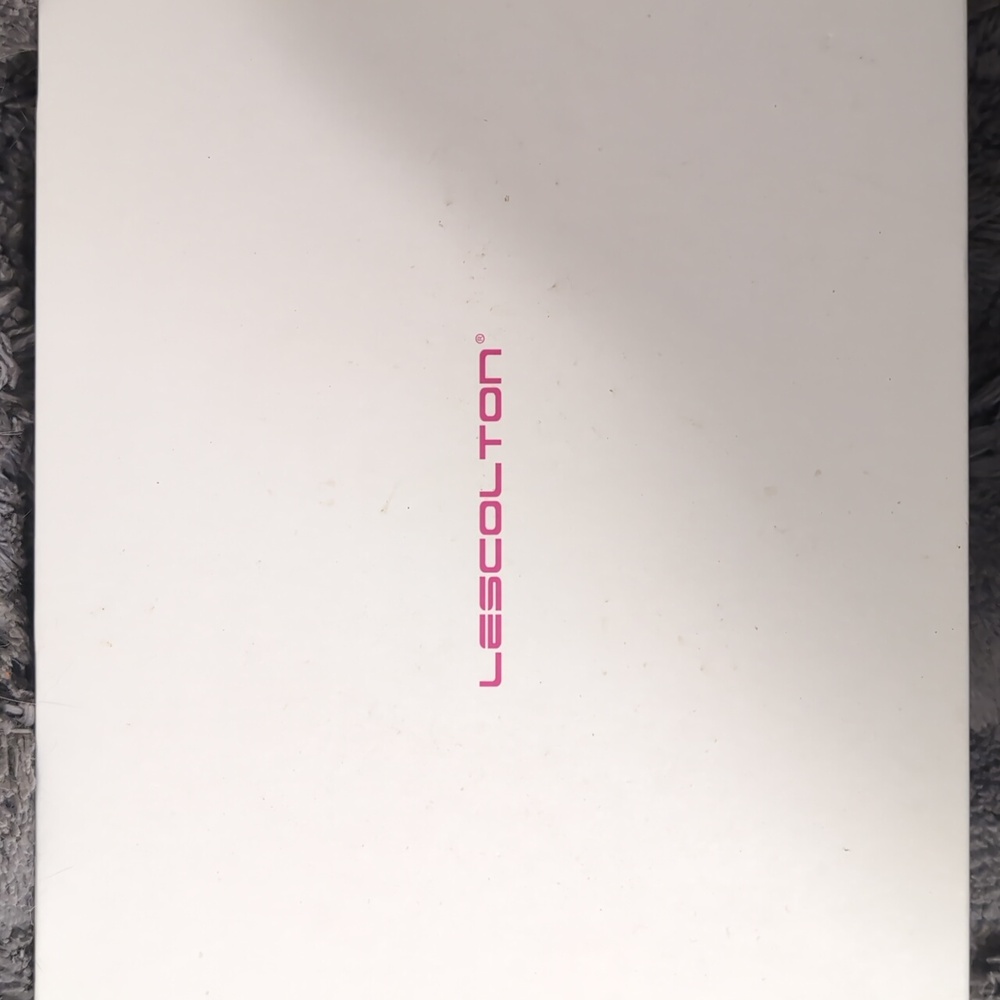 Lescolton White Box